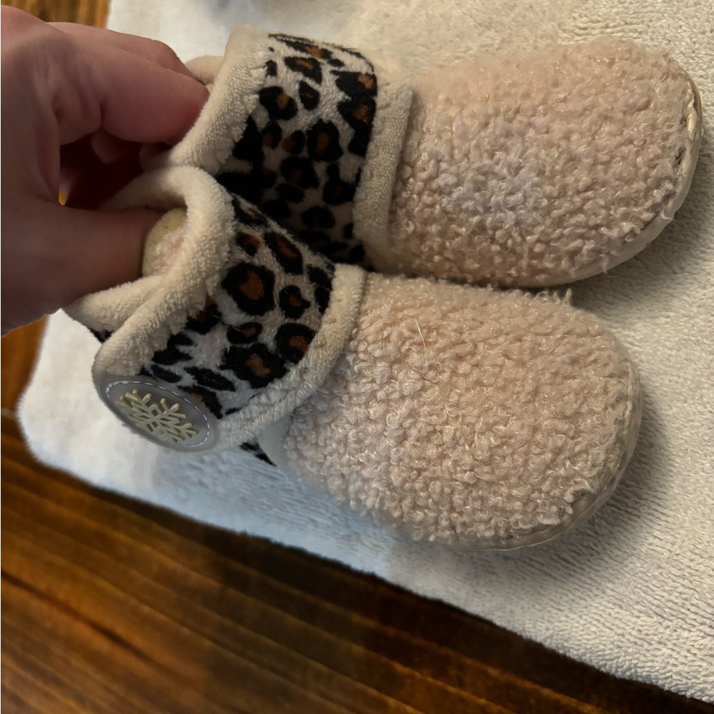 Fuzzy Velcro walking shoes 4 toddler
